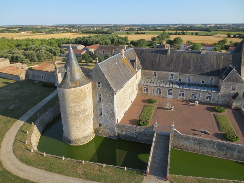 Envol de montgolfière - Château de Saveilles ©photo-P.Baudouin