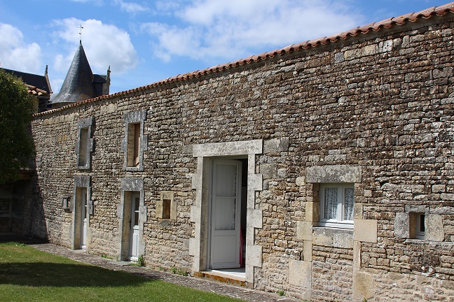 Du jardin, vue de la façade du rez-de-chaussée