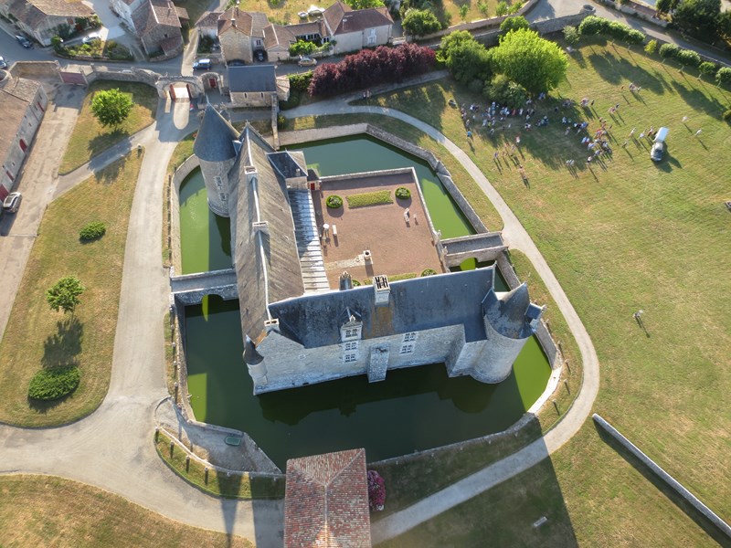 Hot air balloon flight - Chateau Saveilles ©photo-P.Baudouin