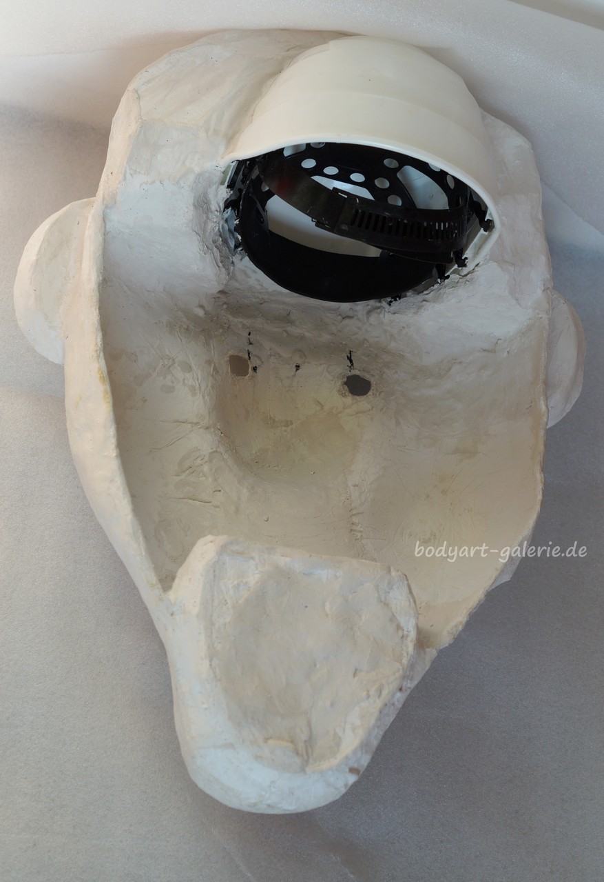 Innenseite mit Helm zum Aufsetzen © bodyART Galerie