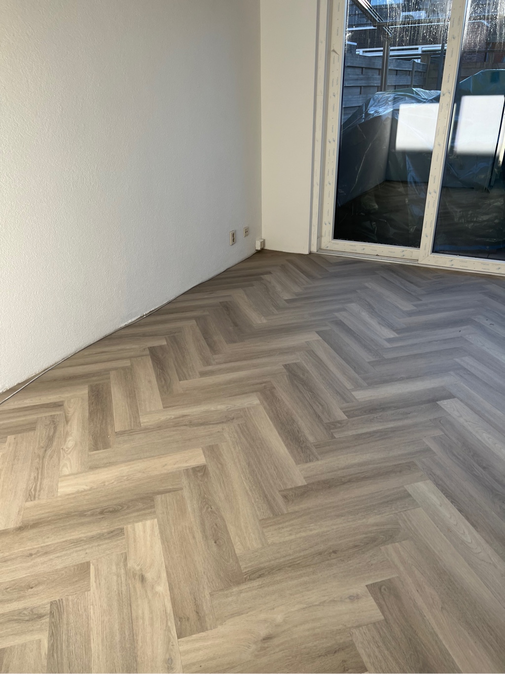 42 m² YUP Herringbone Grey i.c.m. vloerverwarming te Pijnacker