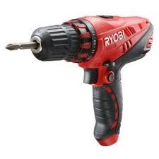 DIY必需品の電池ドライバー これ1台だけでもずいぶんと色々なことが自分で出来ます