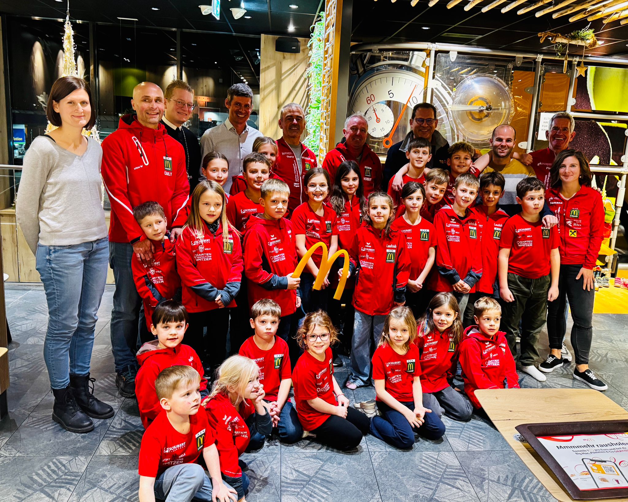 1.Kinderweihnachtsfeier bei unserem Hauptsponsor McDonalds Heindl