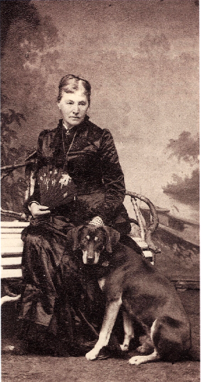 ファニーと犬 1890 ファニー最後の姿(実際に犬を買っていたのかどうかは不明)