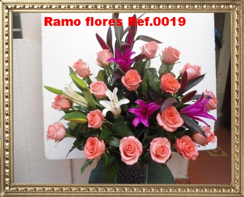 FLORISTERIA LOS FRUTALES. RAMO DE ROSAS Y LIRIOS REFERENCIA .N.0019