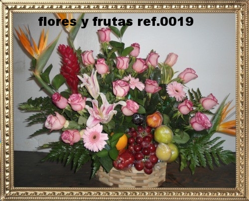 FLORISTERIA LOS FRUTALES. RAMO DE FLORES Y FRUTAS REFERENCIA N.0019