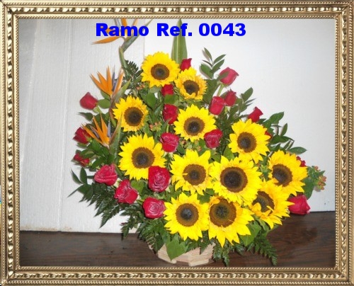 FLORISTERIA LOS FRUTALES. RAMO DE GIRASOLES Y ROSAS REFERENCIA .N.0043