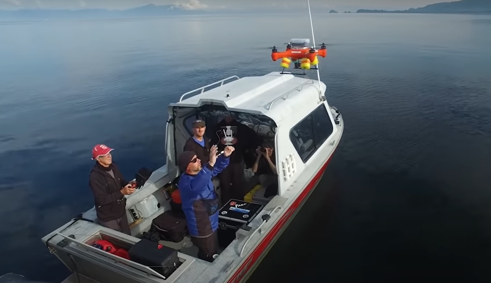 クジラのブロー（鼻水）採取用のドローン「Snot Bot」