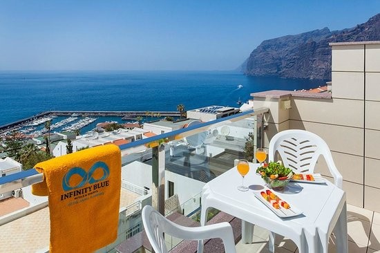 Einmaliger Blick  vom Balkon des Apartments auf die Steilküste von Los Gigantes