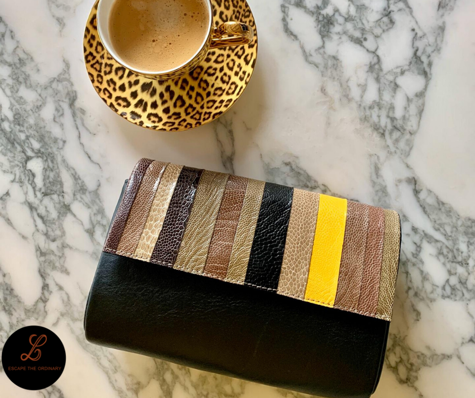 Clutch in leder met legskin (met ketting) -149€