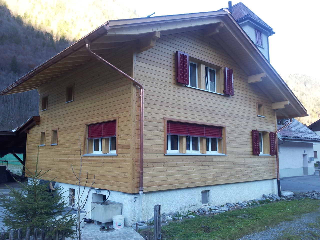 Fassade/neuer Dachstuhl/Fenster Einfamilienhaus neu, Linthal