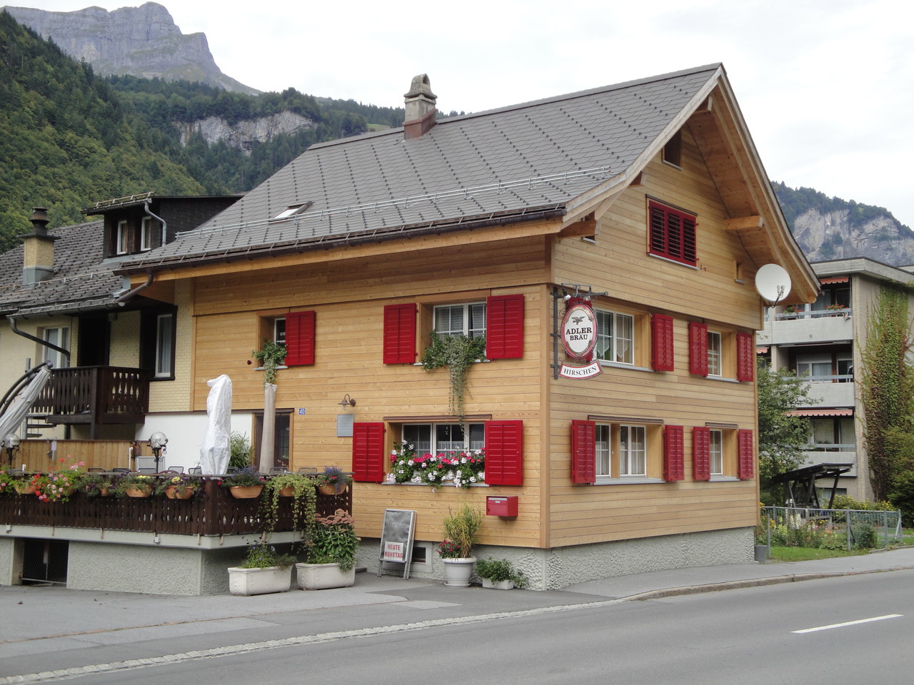 Fassade (neu), Linthal