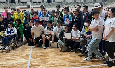 海外からの参加者の皆さんとともに