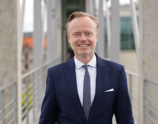 Jan Metzler ruft zur Bewerbung für den Medienpreis Parlament 2026 auf