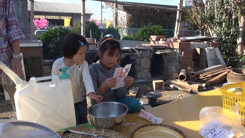 「うーん…まずは…」お団子つくりはみんなに任せたよ！！