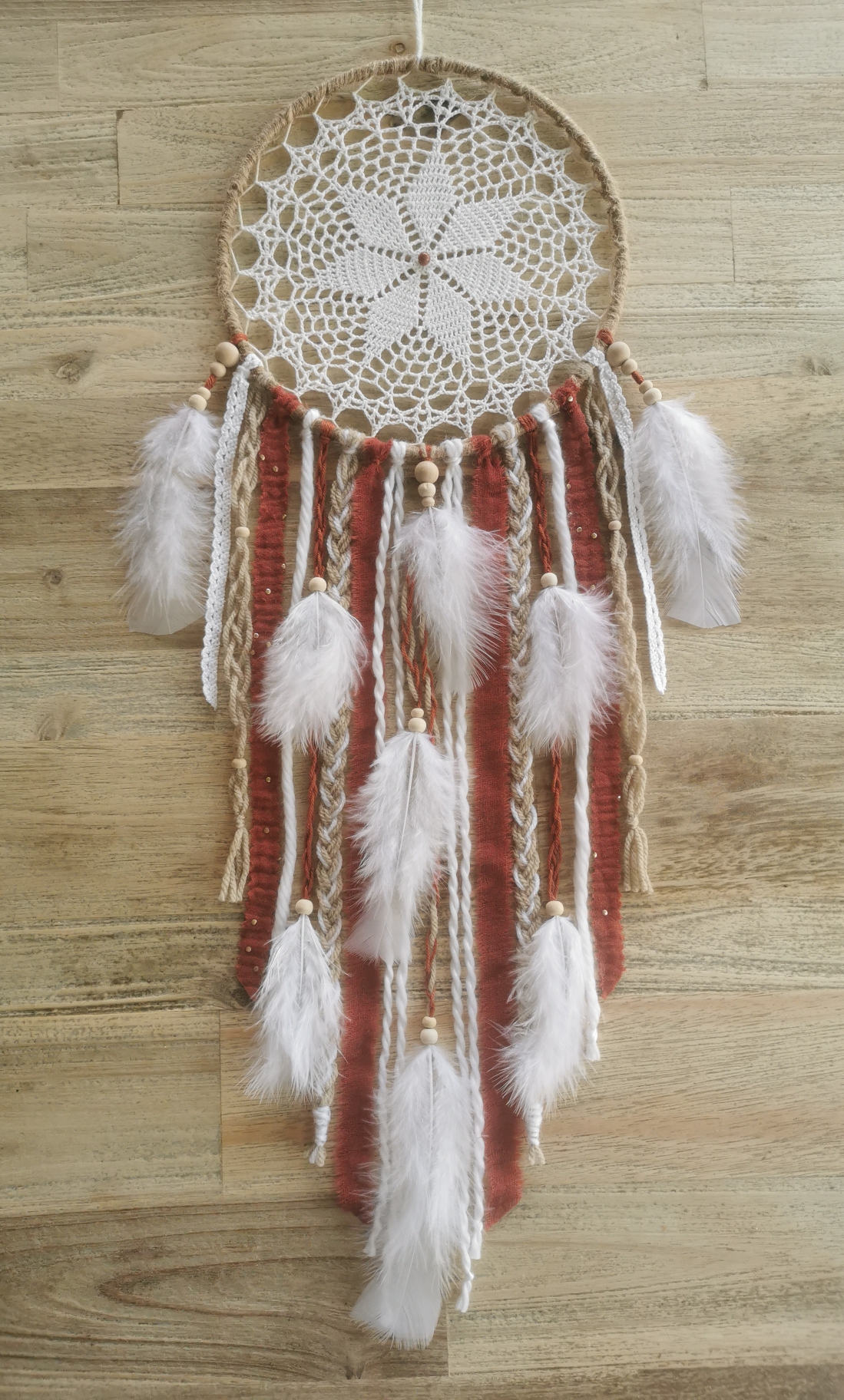Attrape-rêves déco bohème aux tons terracotta avec napperon recyclé (cercle 20 cm)