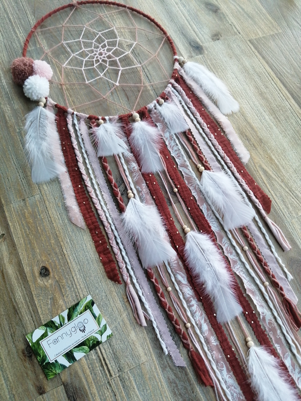 Attrape-rêves personnalisé rose/terracotta pour bébé avec pompons