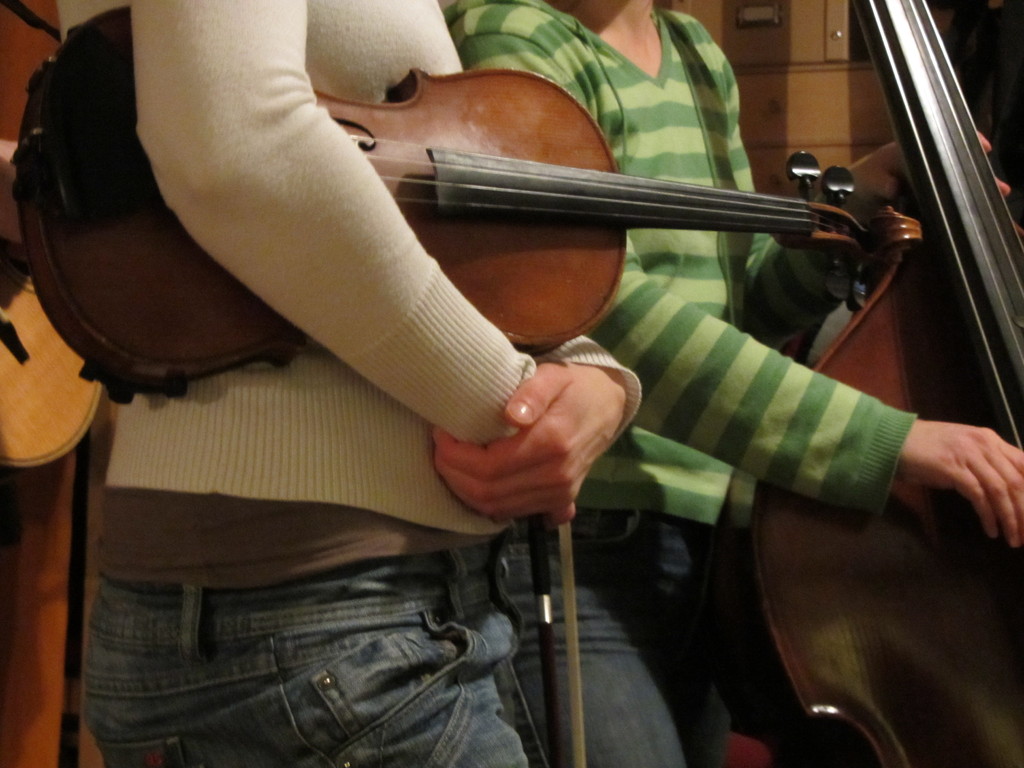 Caro... mit der Geige unterm Arm