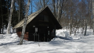 3月下旬　残雪期の山小屋