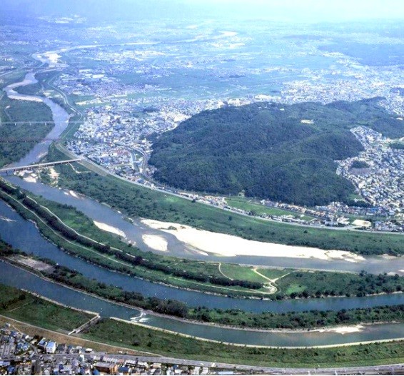 八幡市全景写真（八幡市観光協会HPより転載）