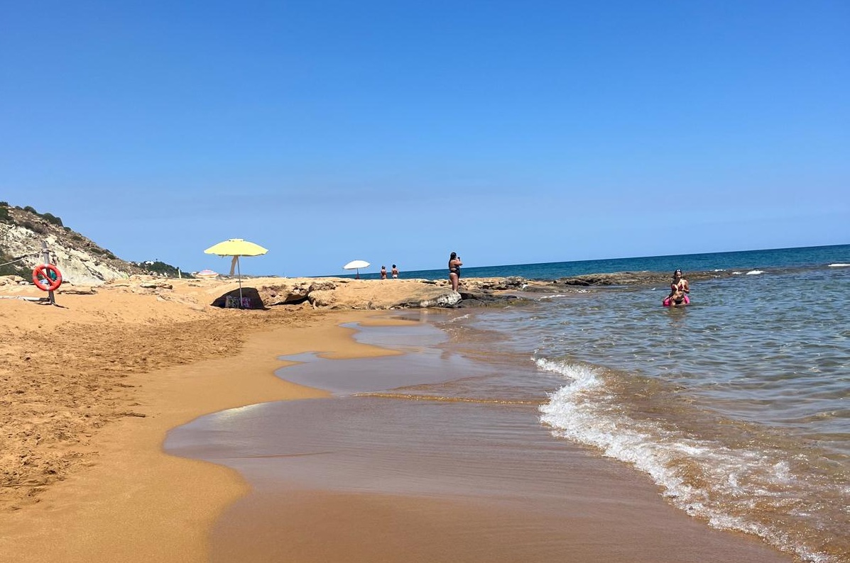 Spiagge Rosse in Kalabrien: Traumstrand mit roten Felsen