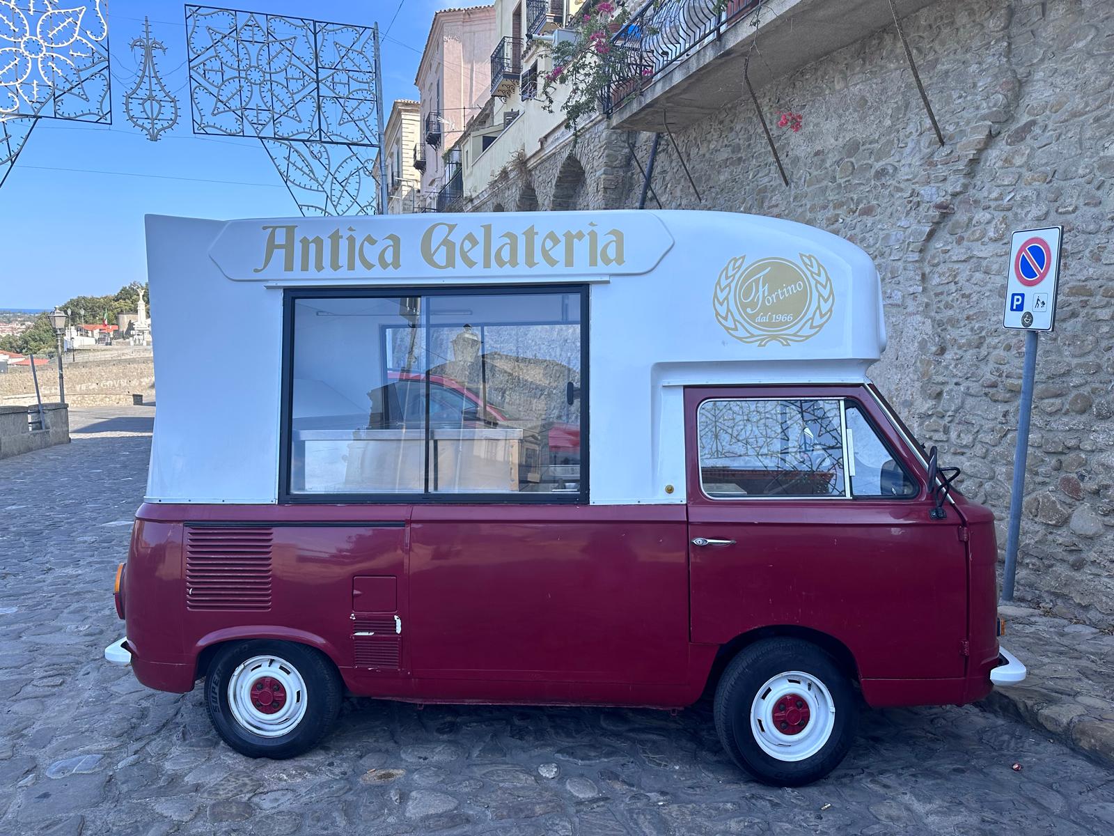Antica Gelateria Fortino: Ein Eisparadies auf der Burg von Cariati