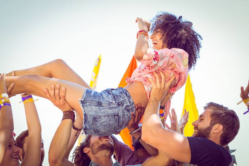 wheels and fins festival 2018 crowd surfing picture broadstairs apartments accommodation inspiration blog Kent