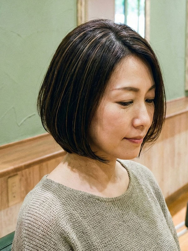 50代にもおすすめ ゆるふわミディアムヘア 白髪染めでも明るい色