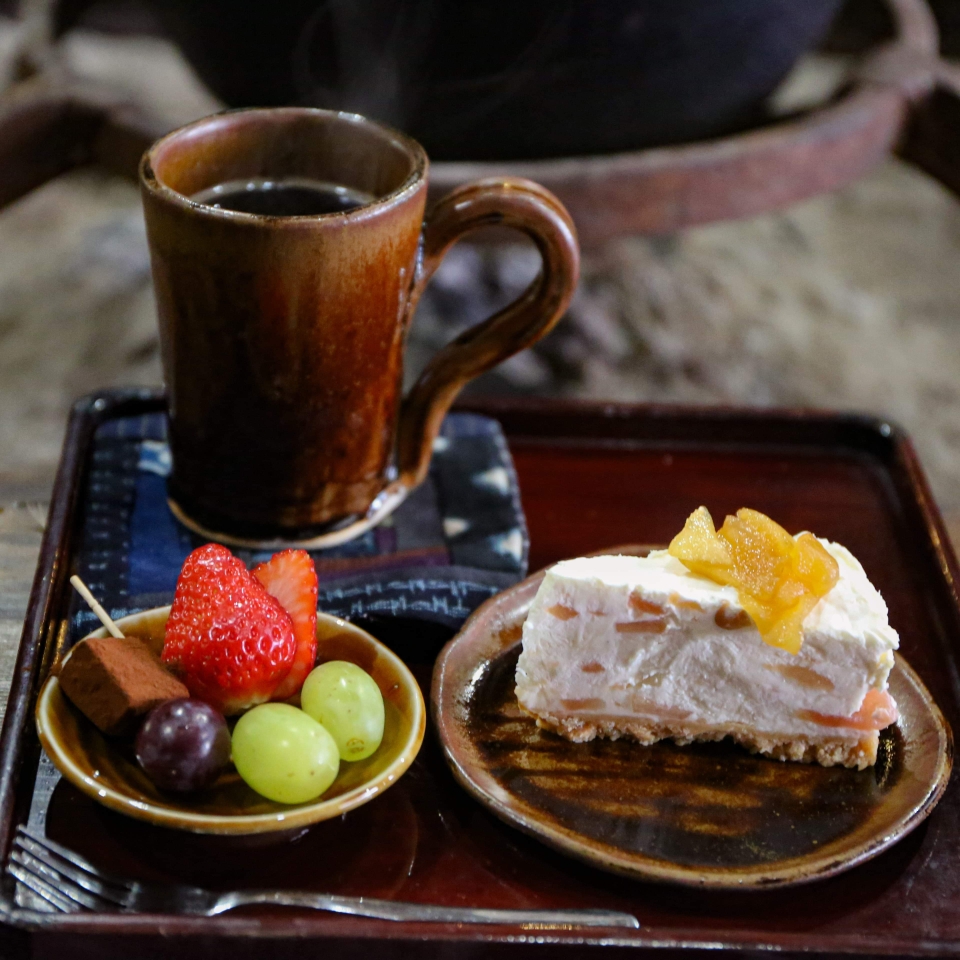 ケーキセット(季節のフルーツレアチーズケーキ)800円