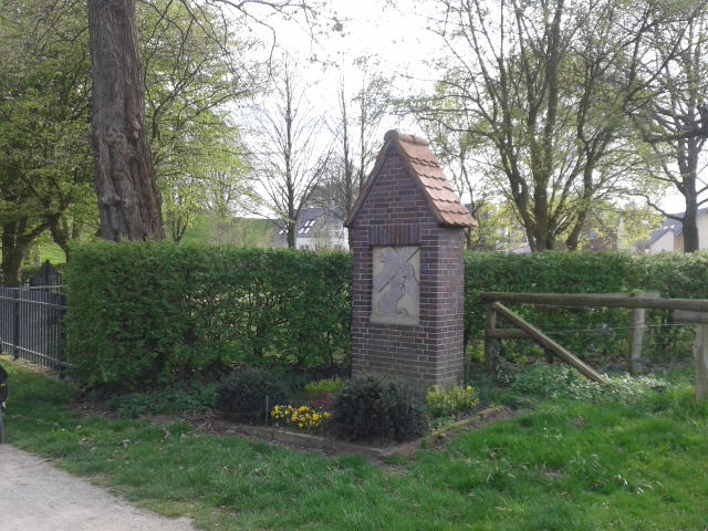 Kreuzwegstation 7 - vor dem Jüdischen Friedhof (Foto: St. Vitus)
