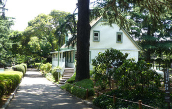 横浜・山手公園のテニス発祥記念館