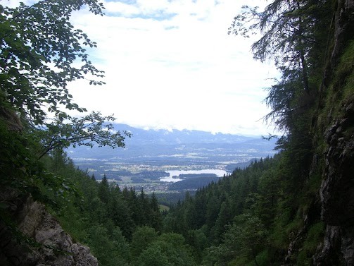 Schöner Blick von der Rotschitza-Klamm zum Faaker See