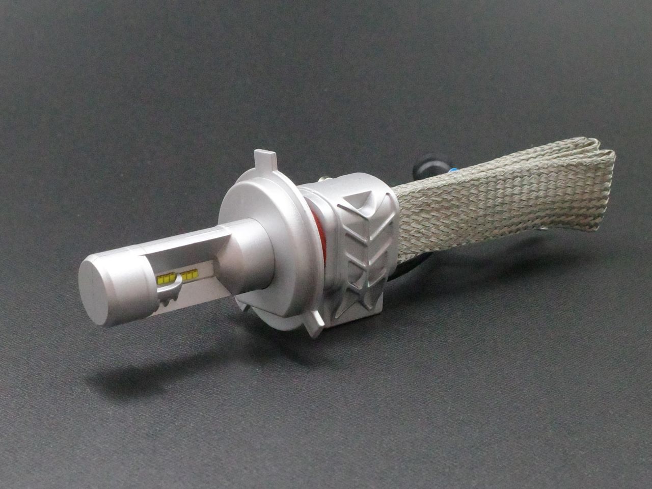 送料無料！LEDヘッドライトバルブ HB3 ヒートリボン式60W/6400LM ハロゲン バルブ HB3 (9005) ヘッド ランプ ライト 12V 60W (65W) P20d