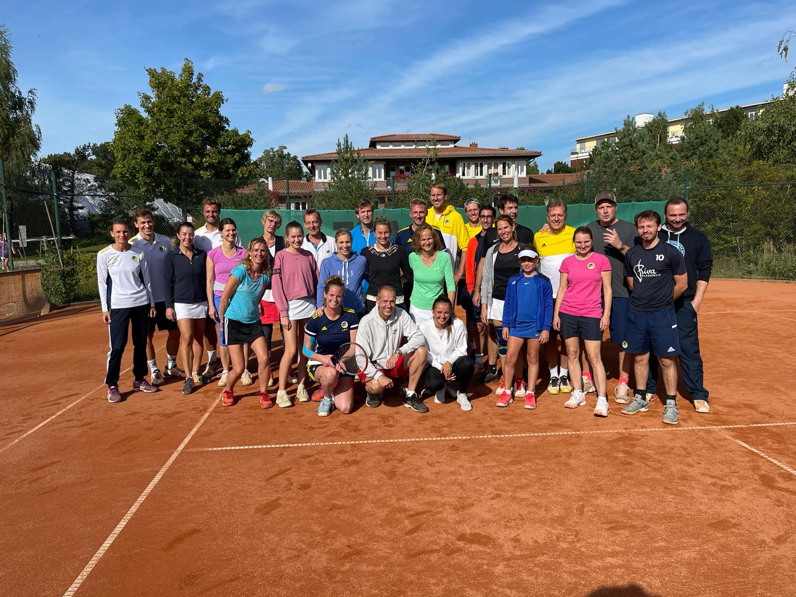 Tennis Mixed Cup schlägt voll ein...