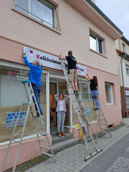 Das Kelkheimer Kunstkaufhaus feiert seine Wiedereröffnung.