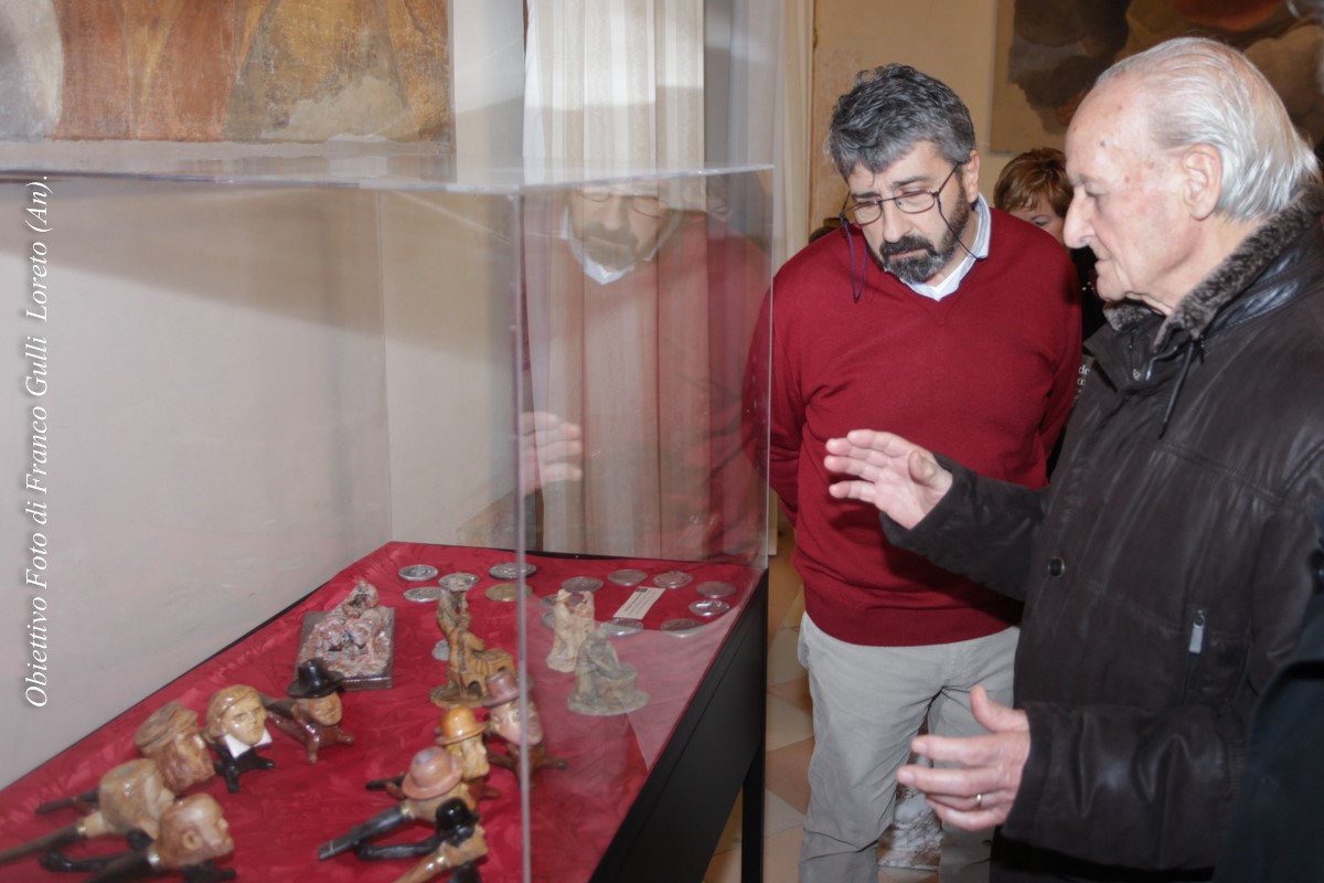 L'artista con il Direttore del Museo Pontificio, dott. Vito Punzi