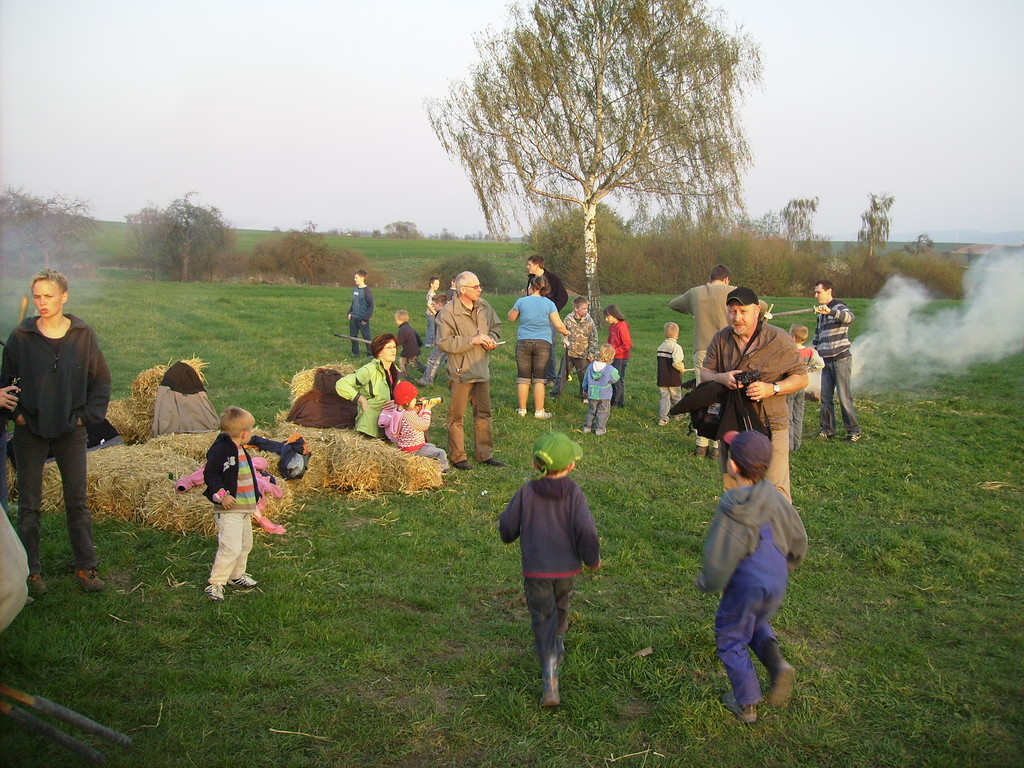 Wildes Treiben am Osterfeuer