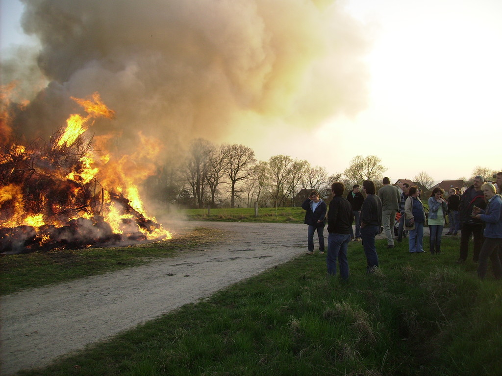 Die Amelser sind vernünftig, genügend Abstand zum Feuer