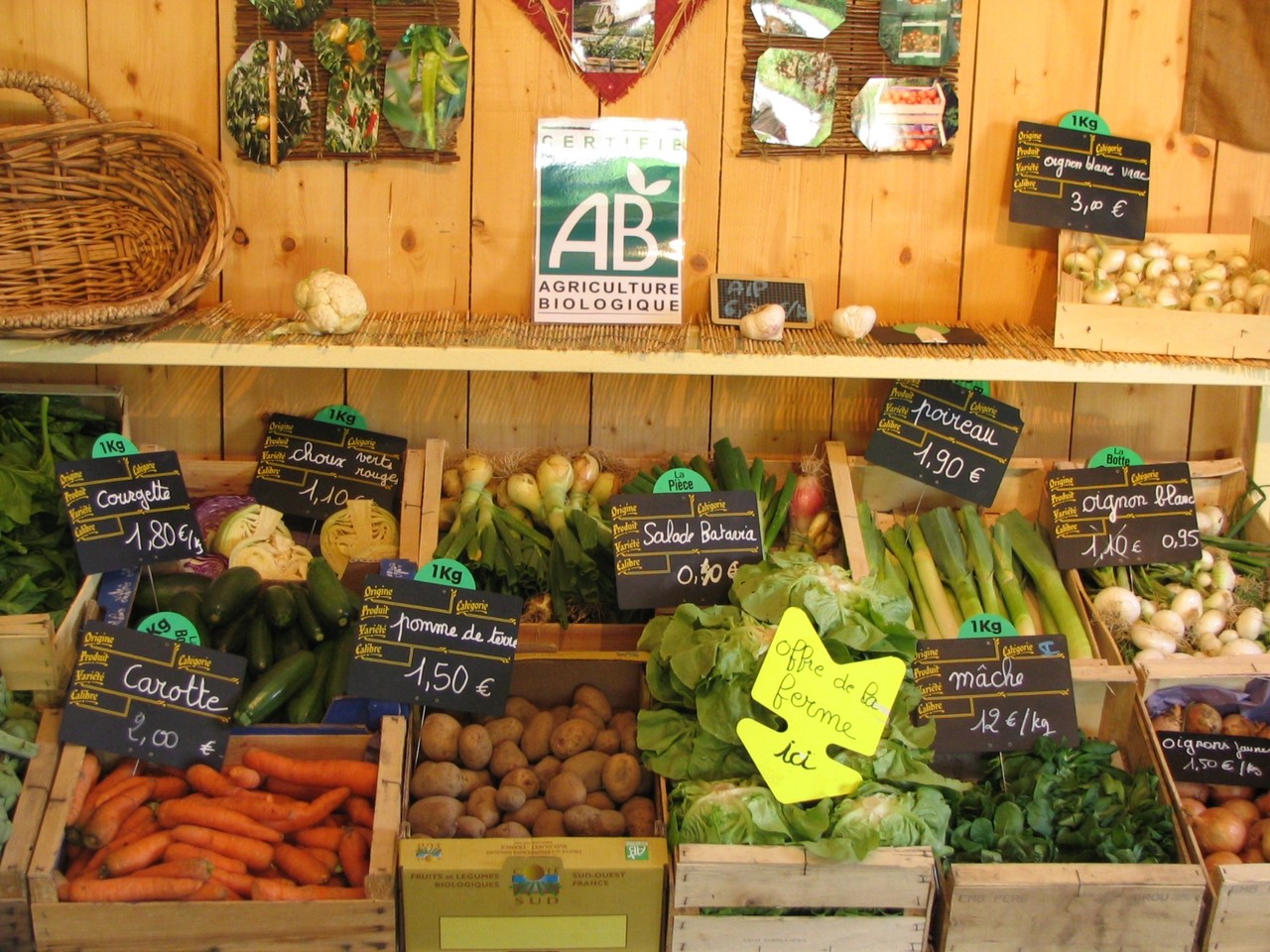 notre point de vente (partie légumes et fruits)