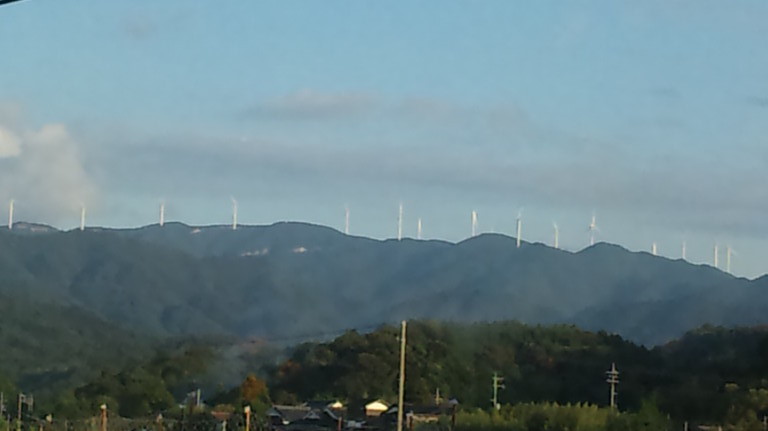 油谷湾近くの風車群