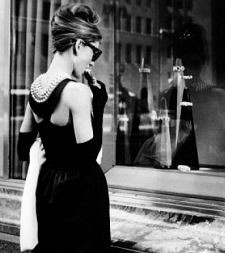 audrey hepburn, peliculas de moda, desayuno con diamantes, sabrina, una cara con ángel