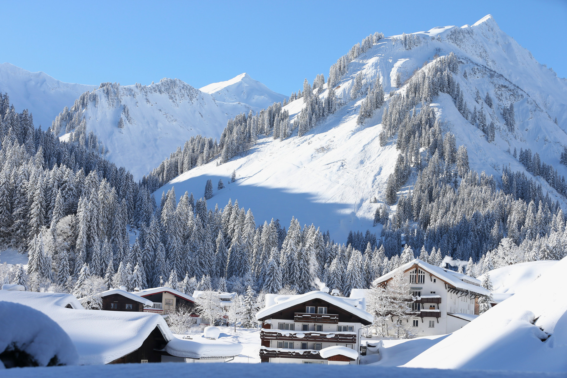 Blick vom Balkon ins Dorf