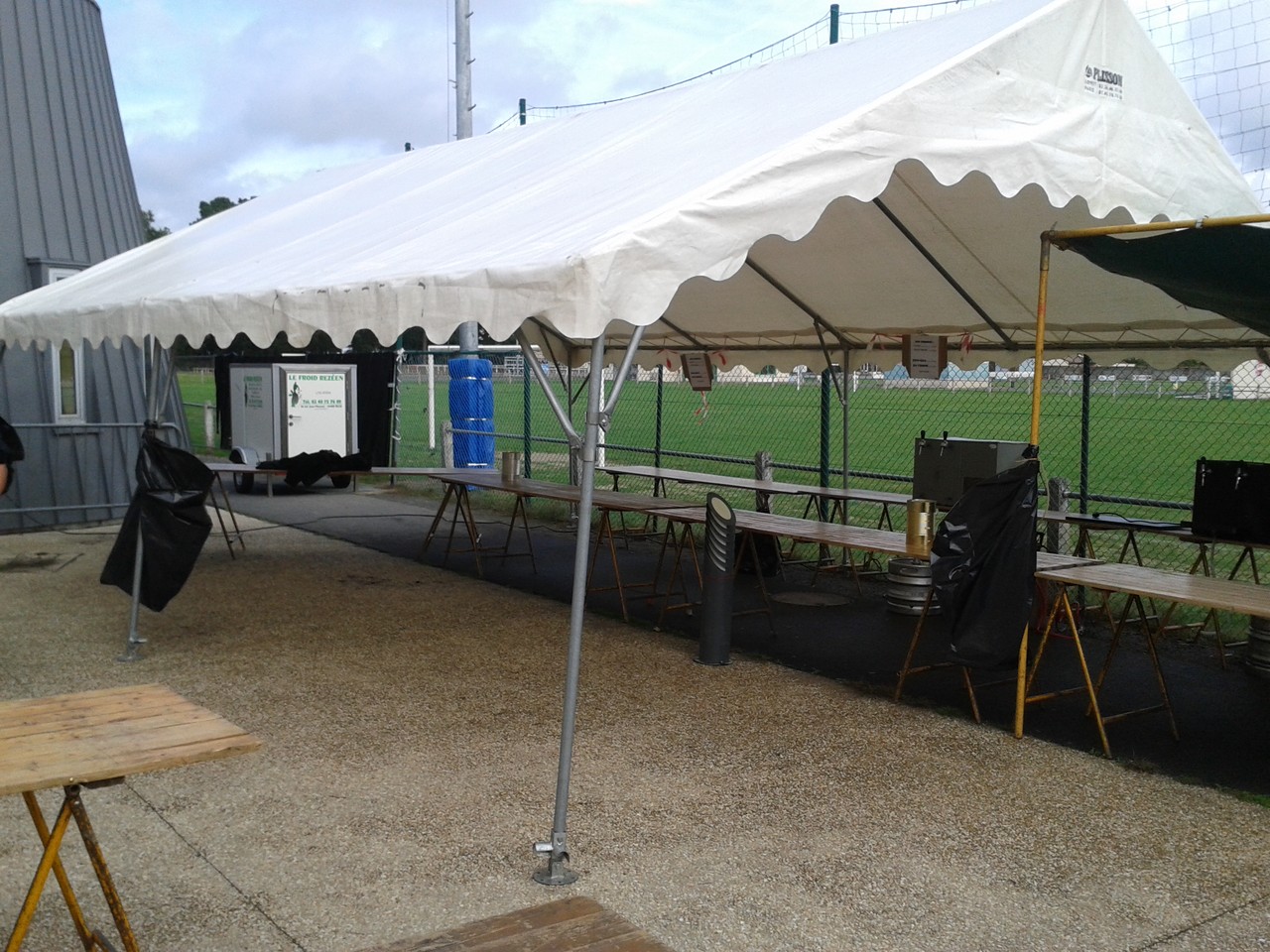 Stand 6 x 8 (loué avec les 4 cotés)