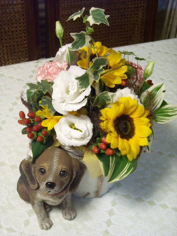 家にあったワンちゃんにもらったお花入れました。
