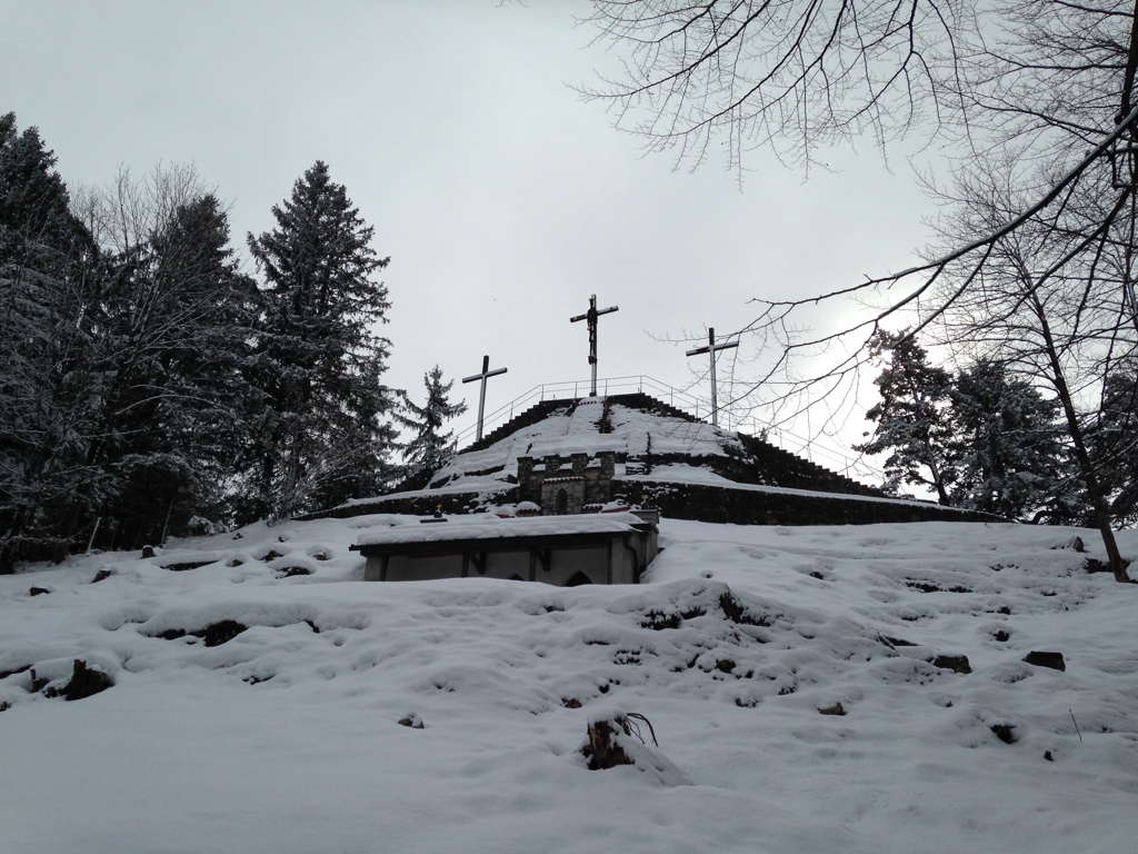 Aussichtsplattform mit Kreuzigungsgruppe des Kalvarienbergs bei Füssen