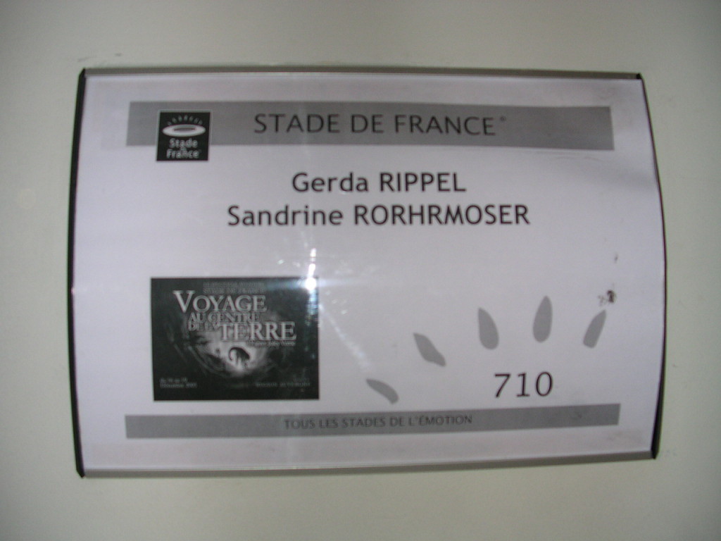 Unser Garderobenschild bei "Voyage au centre de la terre" 2005 in Paris