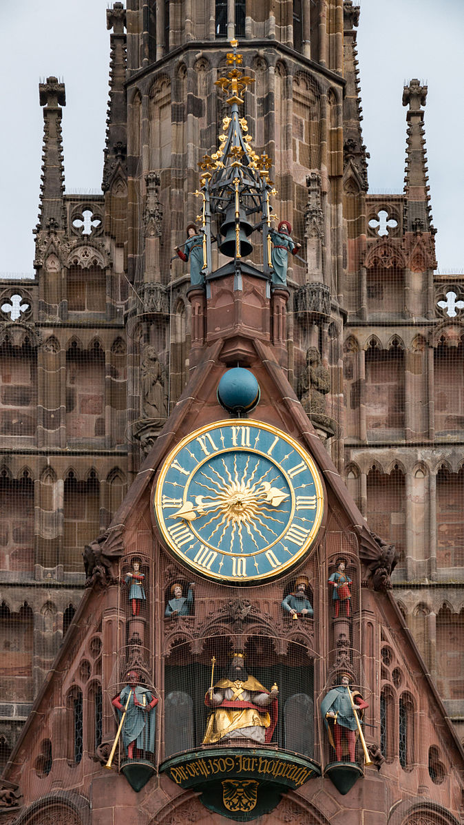 Die astronomische Uhr an der Frauenkirche in Nürnberg Sehenswürdigkeiten Deutschland Nürnberg