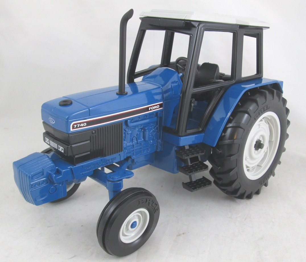 ミニカー FORD tractor 7740 ERTL made in USA 1/64th Scale Ford 7740 Tractor with Loader And Cab. Ertl Die