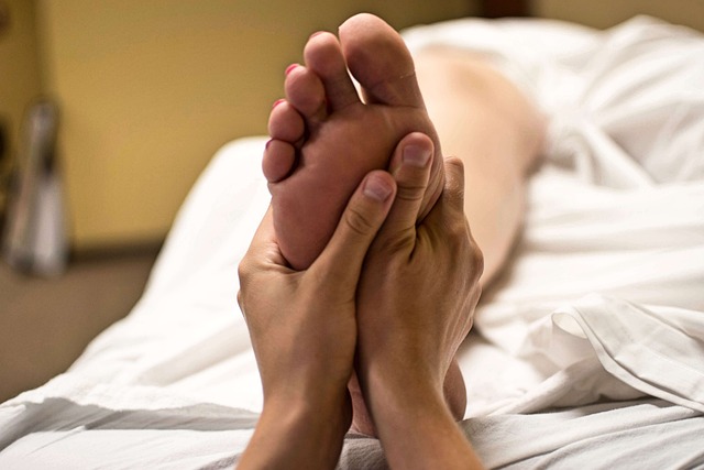 FEET TOUCH : Füße-, Zehen- und Beinmassage bis Knie 