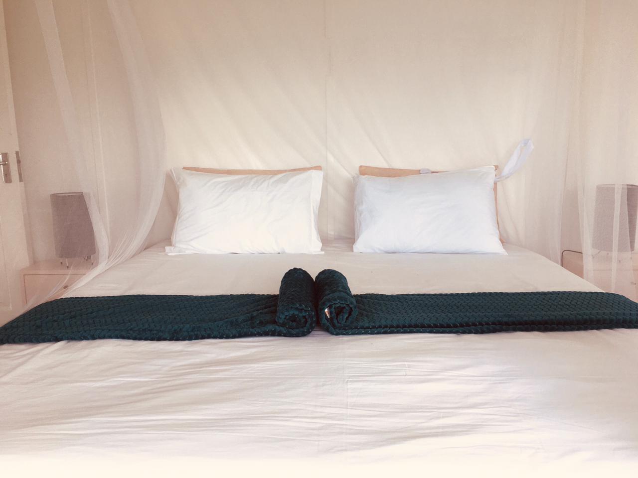 Quarto 1 com cama king size / Bedroom 1 with king size bed